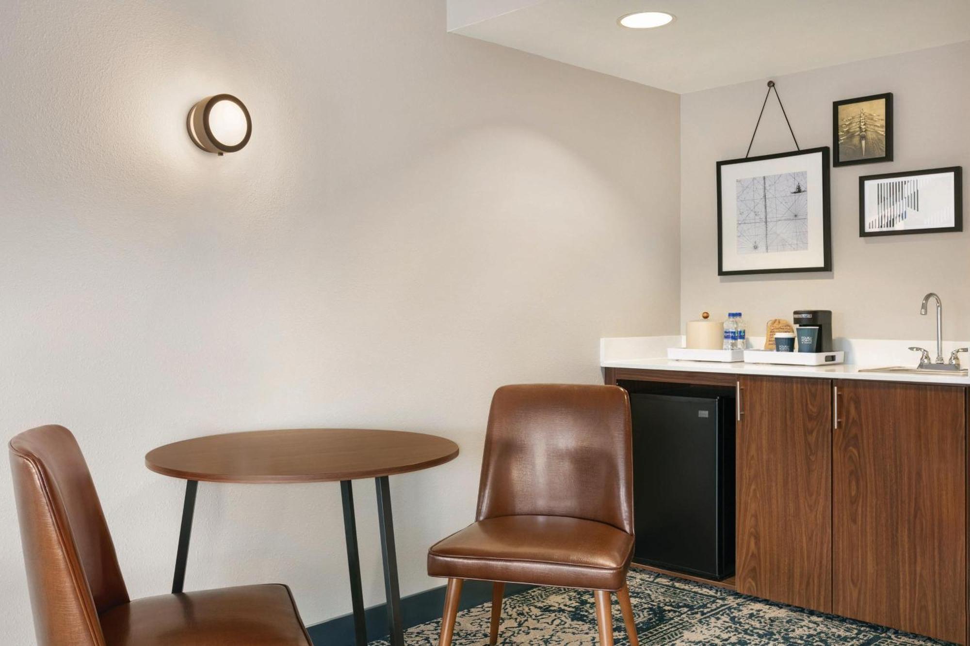 Four Points By Sheraton Raleigh Arena Екстериор снимка