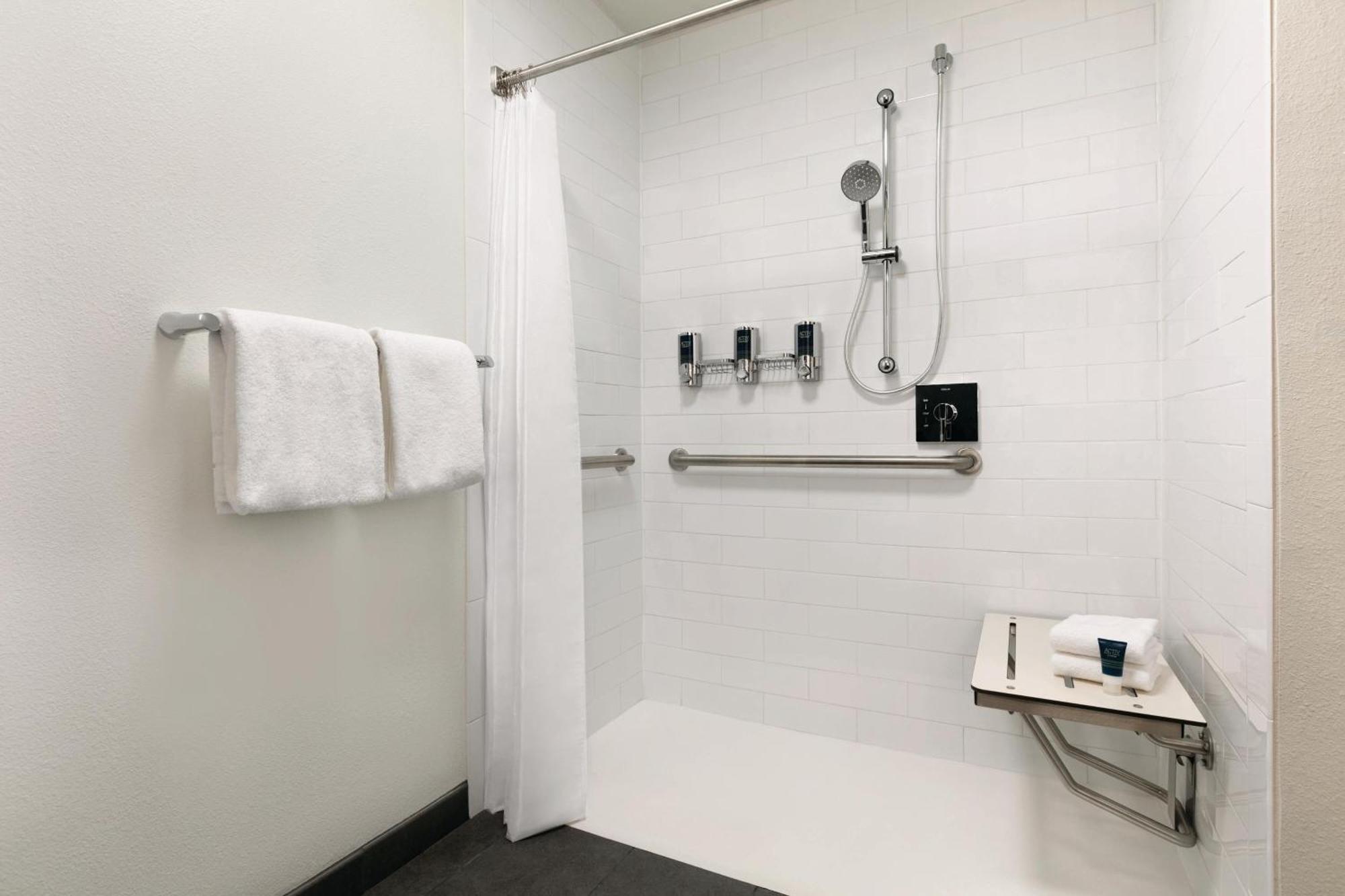 Four Points By Sheraton Raleigh Arena Екстериор снимка