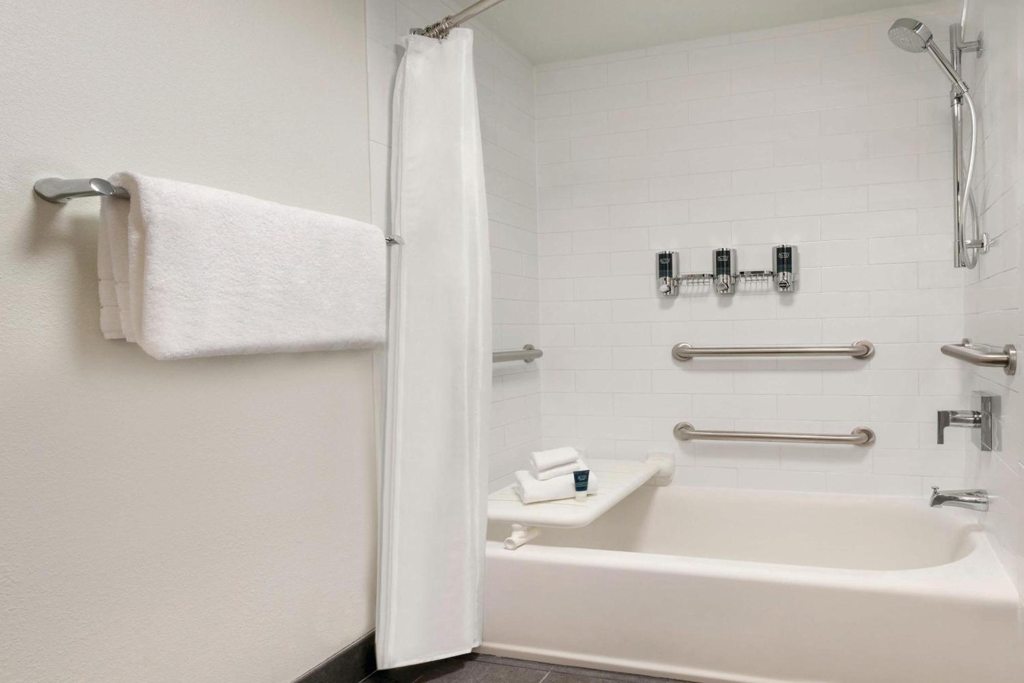 Four Points By Sheraton Raleigh Arena Екстериор снимка
