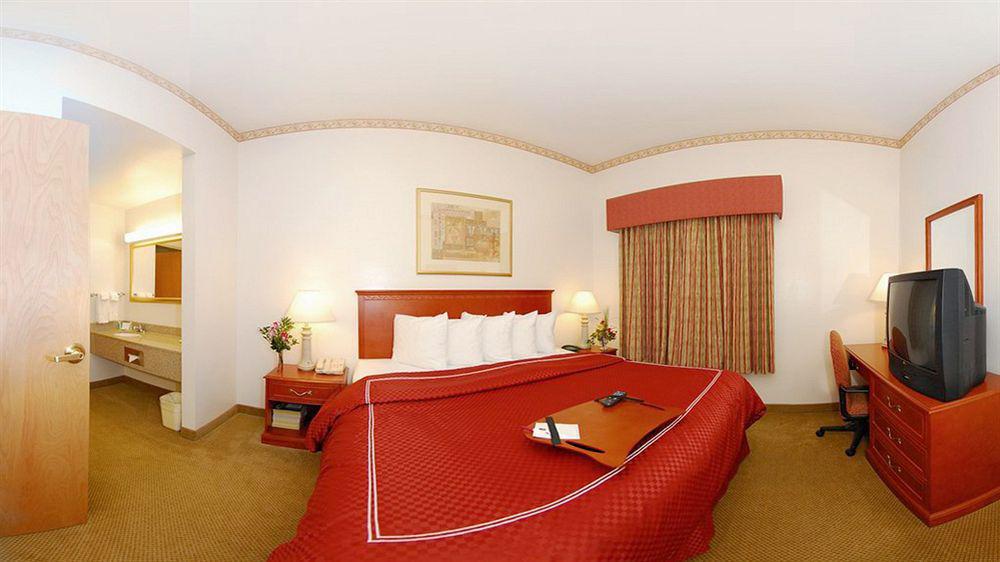 Four Points By Sheraton Raleigh Arena Екстериор снимка