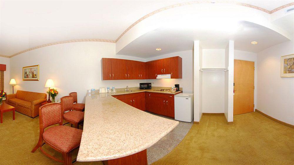 Four Points By Sheraton Raleigh Arena Екстериор снимка